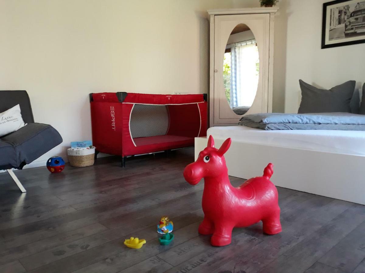 Schoene Einzimmer Wohnung Zwischen Bodensee Und Allgaeu Neukirch  Dış mekan fotoğraf